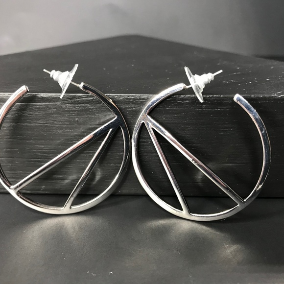 🆑 Silver Hoops with Linear Accent - Picture 5 of 5